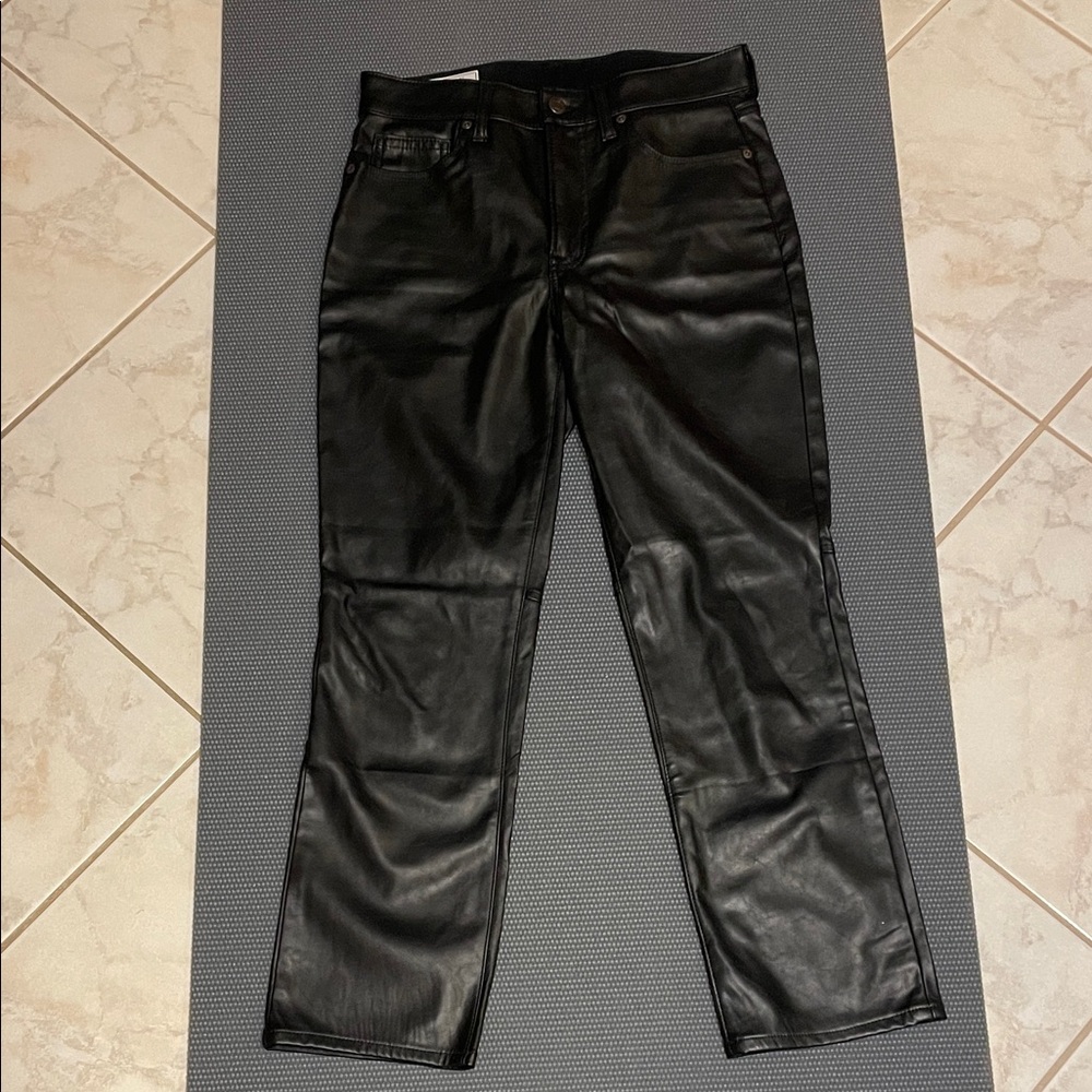 GAP Black Cropped Pants